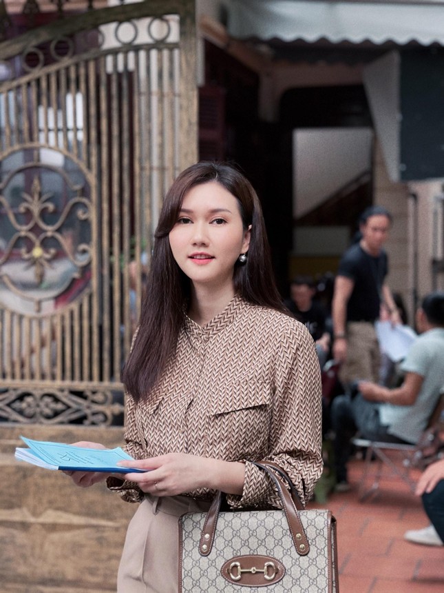 Hương Giang gây tò mò khi làm vợ của Hải Bóng bẩy trong ‘Mùa hoa tìm lại’ ảnh 2