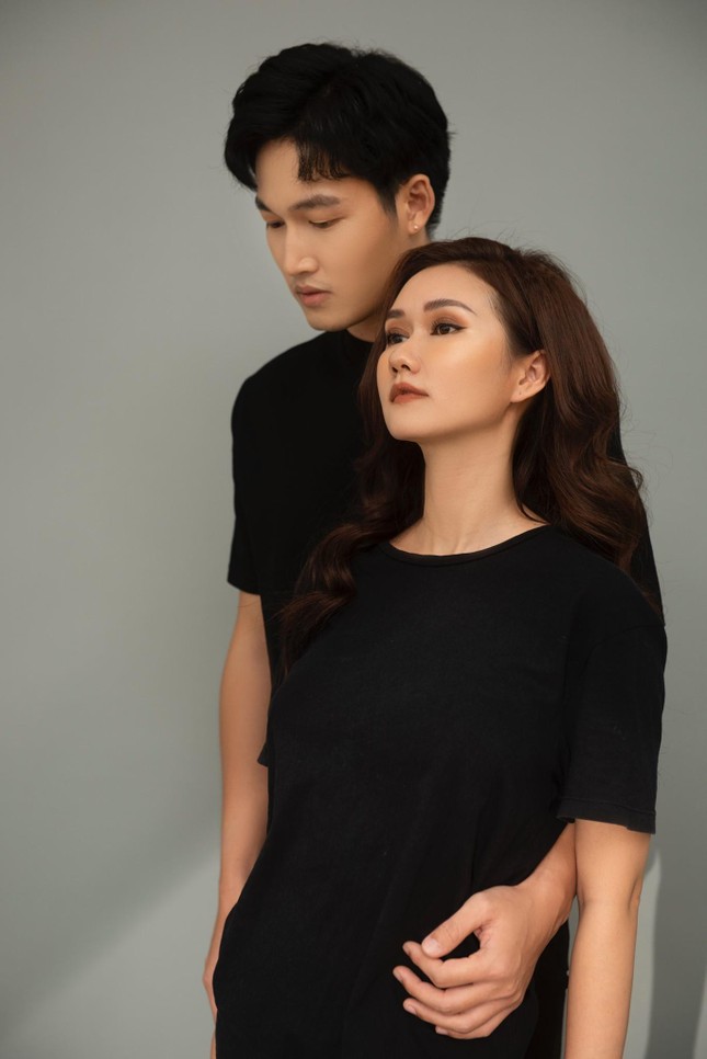 Hương Giang gây tò mò khi làm vợ của Hải Bóng bẩy trong ‘Mùa hoa tìm lại’ ảnh 5