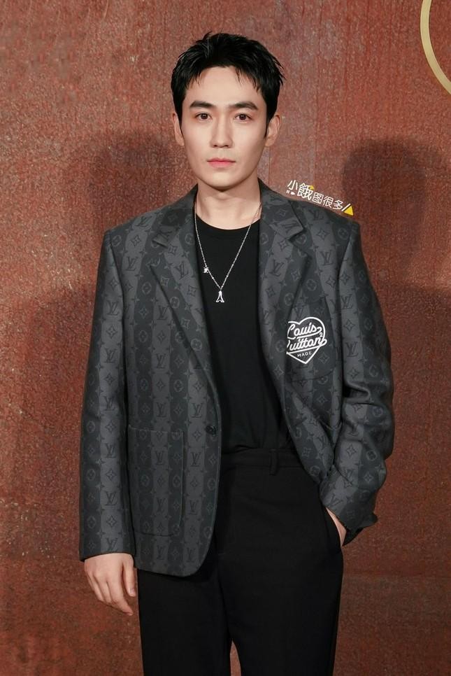 Showbiz 18/11: Con gái nuôi của Phi Nhung tiết lộ Hồ Văn Cường đã ra ở riêng ảnh 6