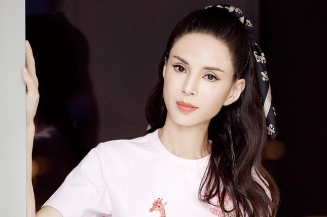 Showbiz 18/11: Con gái nuôi của Phi Nhung tiết lộ Hồ Văn Cường đã ra ở riêng ảnh 3