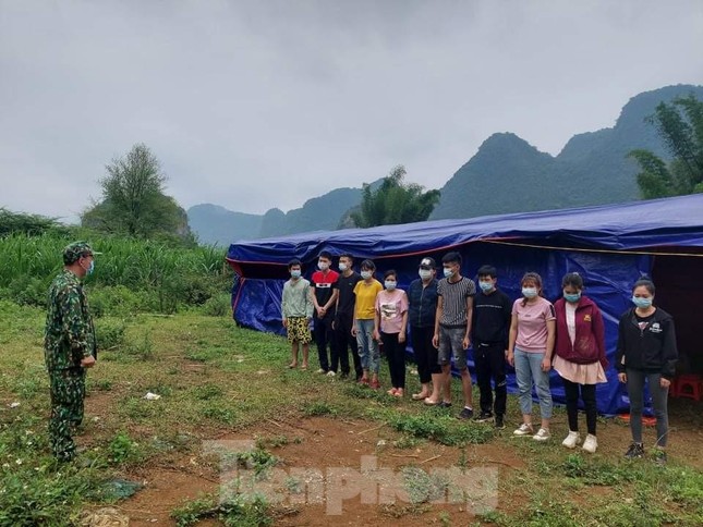 Hy hữu một phụ nữ sinh con trên đường nhập cảnh trái phép ở Cao Bằng ảnh 1