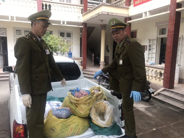 Phát hiện gần 1.000kg nội tạng thối đang 'trên đường' vào quán nhậu ảnh 1