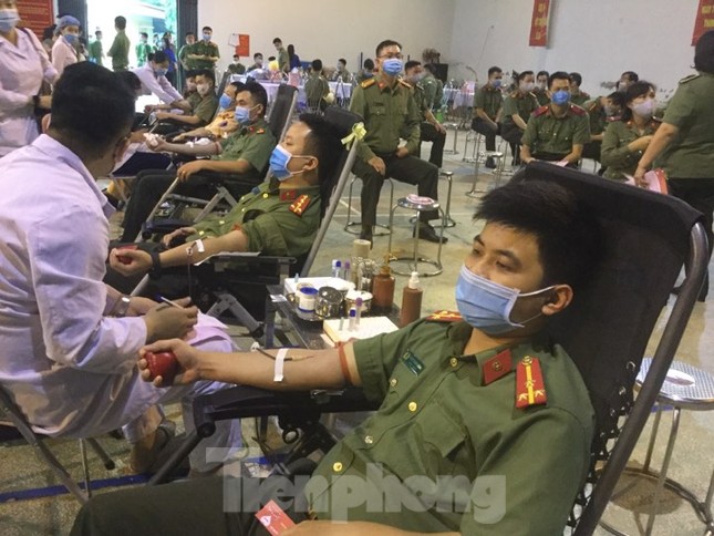 Hiến máu tình nguyện nơi biên ải ảnh 7