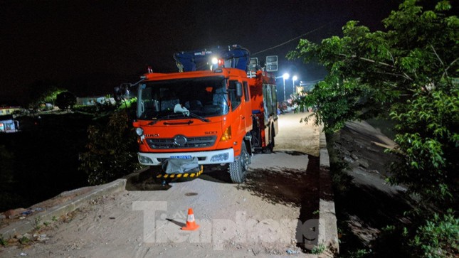 Lạng Sơn: Thâu đêm tìm người mất tích ở đập Nà Tâm ảnh 4