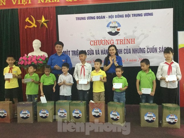 Trung ương Đoàn-Hội đồng Đội TƯ tặng quà hỗ trợ thiếu nhi Lạng Sơn ảnh 2