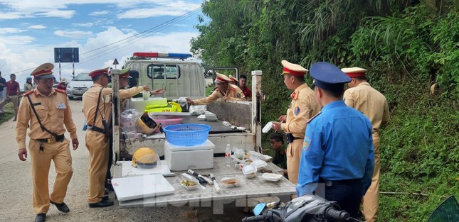 Chen chân trẩy hội Mẫu Sơn ảnh 8