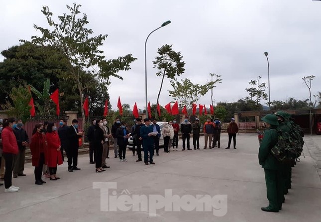 Tân binh các tỉnh thành náo nức lên đường nhập ngũ ảnh 14