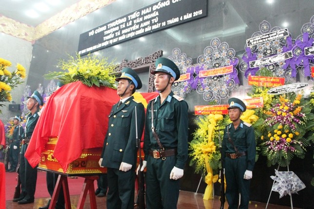 Lễ truy điệu hai phi công Su - 22 hi sinh trên biển ảnh 1