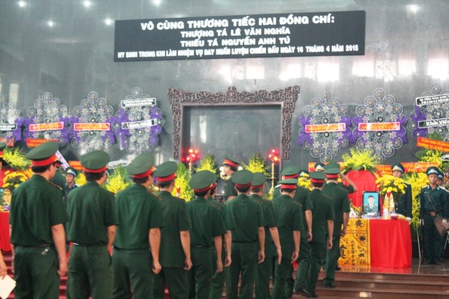 Lễ truy điệu hai phi công Su - 22 hi sinh trên biển ảnh 3
