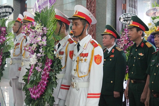 Lễ truy điệu hai phi công Su - 22 hi sinh trên biển ảnh 4