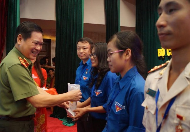 Thanh niên rèn đức ảnh 1