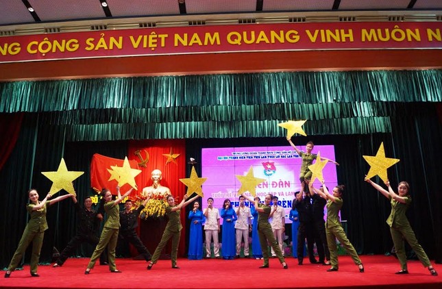 Thanh niên rèn đức ảnh 3