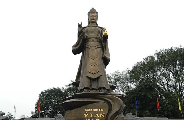 Nguyên Phi Y Lan mấy lần giữ quyền nhiếp chính?