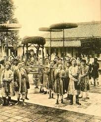 Ngay ngày đầu tiên làm vua, Duy Tân đã tỏ thái độ chứng minh việc Pháp chọn ông là sai lầm. Điều này đúng hay sai?