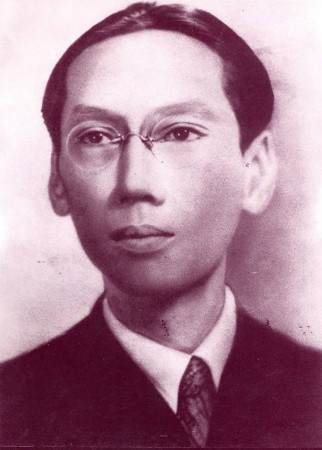 Giữa lúc nhà vua cảm thấy cô đơn cùng cực trên ngôi báu, Việt Nam Quang phục hội lên kế hoạch để liên lạc với nhà vua. Ai là người được giao tổ chức kế hoạch này?