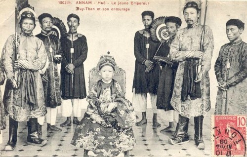 Tuy có xu hướng chống Pháp nhưng vua Duy Tân không bao giờ thể hiện bằng lời nói. Điều này đúng hay sai?
