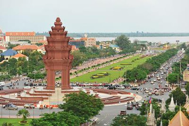 Thủ đô Phnom Penh được mệnh danh là gì?