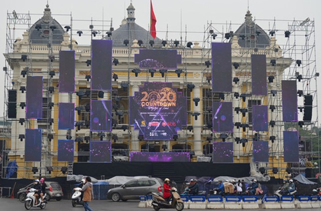 Pháo hoa rực sáng đón năm mới 2020 ảnh 1