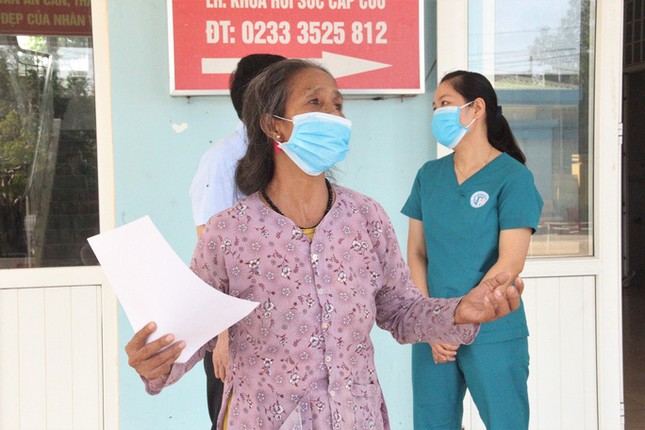 Đến ngày xuất viện, người mẹ mắc Covid-19 vẫn chưa biết con trai qua đời ảnh 1