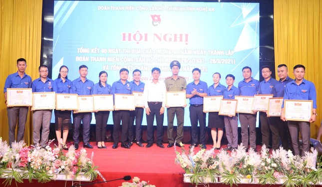 Tỉnh đoàn Nghệ An khen thưởng 78 tập thể, cá nhân xuất sắc ảnh 3