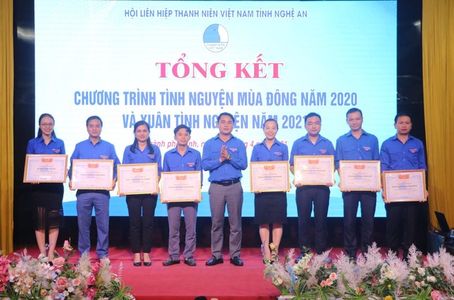 Tỉnh đoàn Nghệ An khen thưởng 78 tập thể, cá nhân xuất sắc ảnh 6