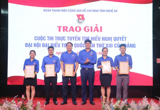 Tỉnh đoàn Nghệ An khen thưởng 78 tập thể, cá nhân xuất sắc ảnh 7