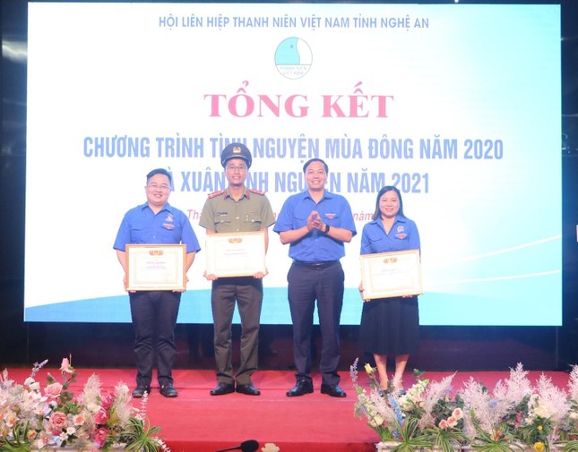 Tỉnh đoàn Nghệ An khen thưởng 78 tập thể, cá nhân xuất sắc ảnh 5