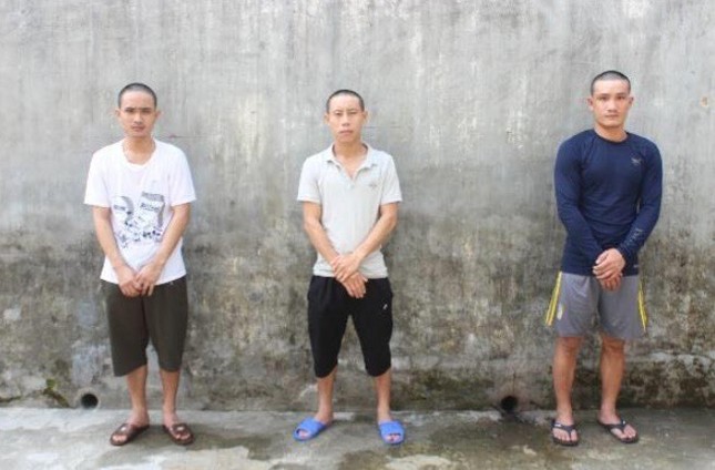 Em trai bị bắt liên quan ma túy, người anh dùng dao uy hiếp công an ảnh 1