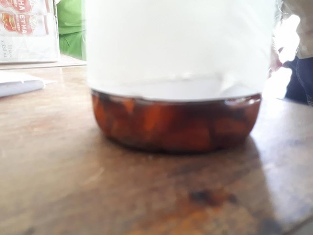 Trong rượu có lá ngón? ảnh 1