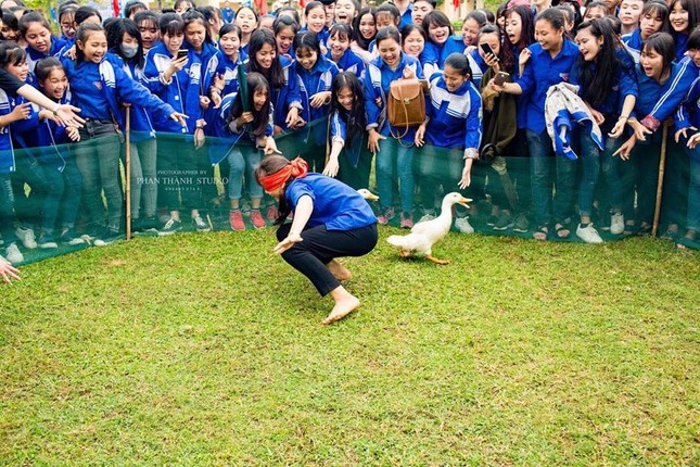 Độc đáo màn xếp hình cờ tổ quốc, cờ đoàn của ĐVTN ảnh 3