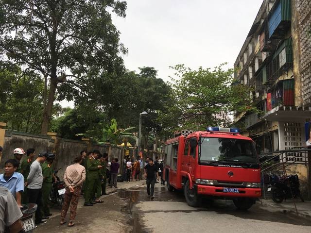Hàng trăm người bỏ chạy tán loạn khi lửa bùng phát ở chung cư ảnh 2