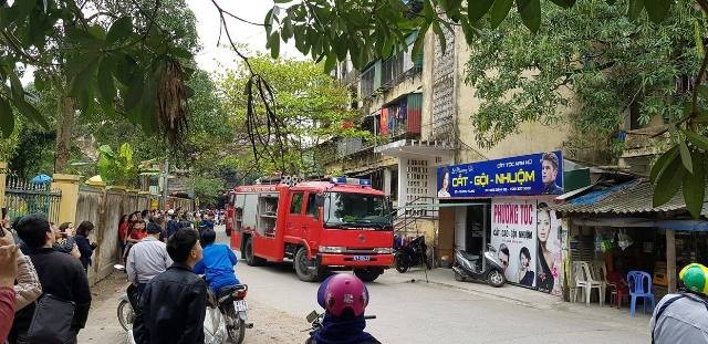 Hàng trăm người bỏ chạy tán loạn khi lửa bùng phát ở chung cư ảnh 1