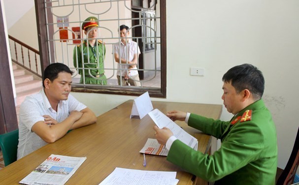 Khống chế đối tượng dùng tuýp sắt đe dọa công an ảnh 2