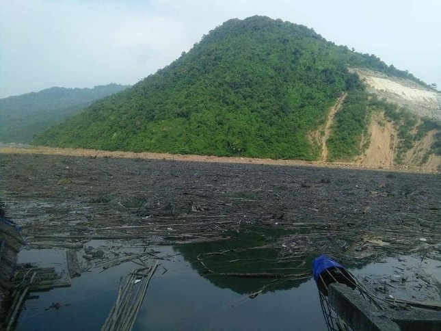Thủy điện 'bác' công văn của sở, rác thải vẫn ứ đọng lòng hồ Bản Vẽ ảnh 1
