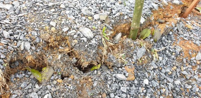 Sạt lở đường nghiêm trọng, hàng vạn dân nguy cơ bị chia cắt giao thông ảnh 3