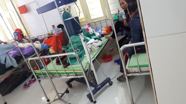 Pháo tự chế phát nổ, 5 người nhập viện cấp cứu ảnh 1