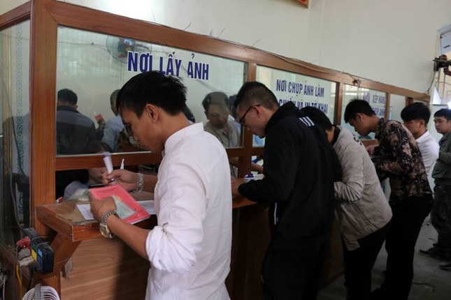 Sau tết, người dân làm hộ chiếu tăng đột biến ảnh 3