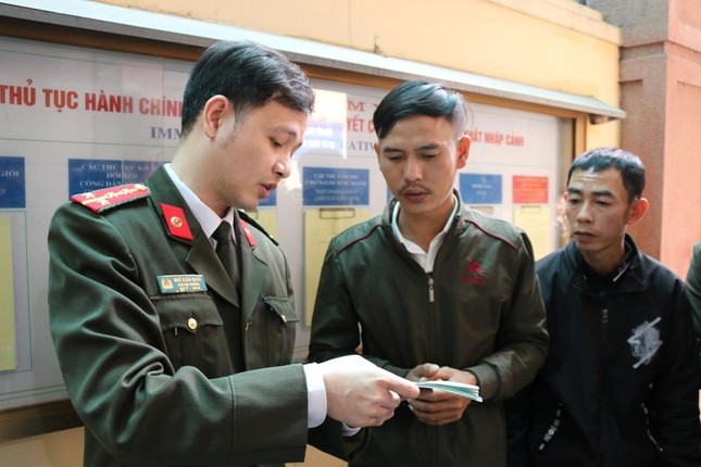 Sau tết, người dân làm hộ chiếu tăng đột biến ảnh 4