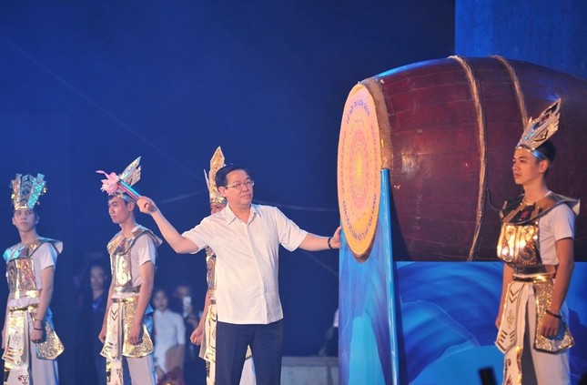 Phó Thủ tướng Vương Đình Huệ đánh trống khai hội du lịch Cửa Lò 2019 ảnh 2
