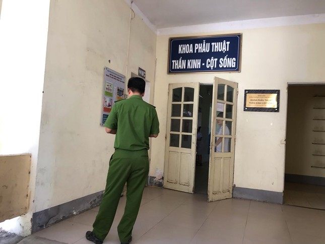 Bốn phạm nhân bị tường cao 3m đè lên người lúc lao động ảnh 1