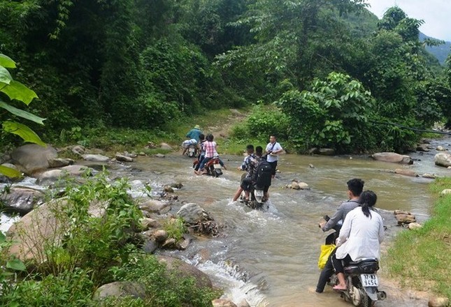 Trường học ở xã nghèo nhất Nghệ An tổ chức khai giảng sớm ảnh 1