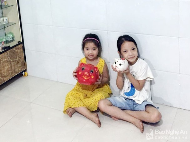 Hai bé gái dùng tiền tiết kiệm trong 5 năm ủng hộ phòng chống COVID-19 ảnh 1