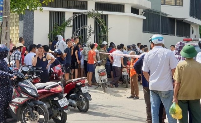 Người phụ nữ ở Nghệ An bị đâm tử vong giữa đường ảnh 1
