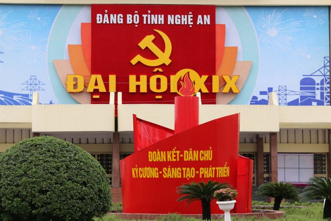 Nghệ An rực rỡ cờ hoa chào mừng Đại hội Đảng bộ tỉnh ảnh 4