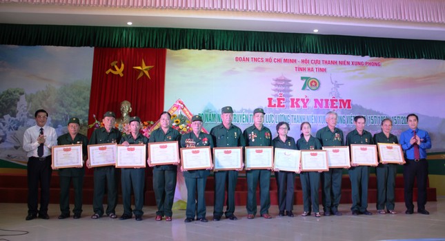 TNXP Hà Tĩnh phát huy truyền thống anh hùng, giáo dục lý tưởng cho thế hệ trẻ ảnh 2