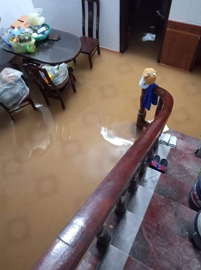 Mưa như trút, thành Vinh ‘thất thủ’ ảnh 10