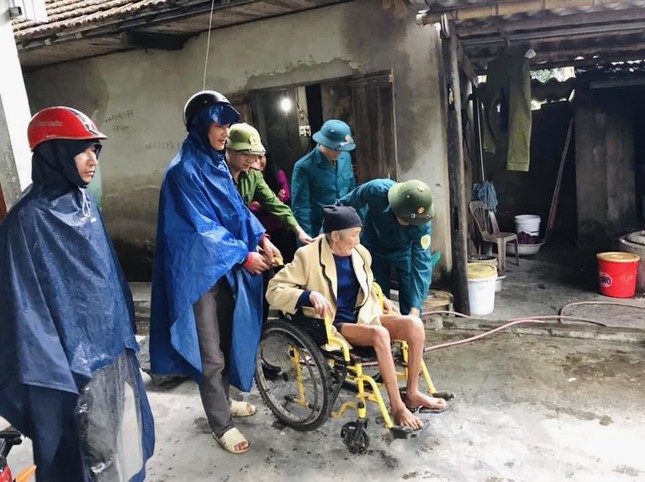 Bão 13 dữ dội nhất từ đêm nay đến sáng mai, nguy cơ ngập lụt lớn ảnh 36