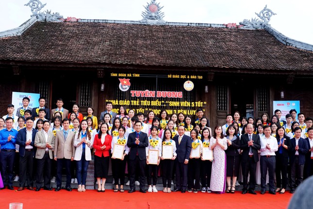 Tuyên dương giáo viên trẻ, sinh viên, học sinh tiêu biểu ảnh 2