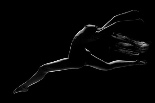 Vì sao ảnh nude triển lãm chỉ toàn chụp mẫu nữ? ảnh 2