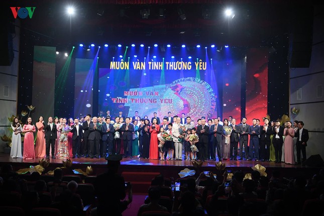 Xúc động chuyện về Bác ở cầu truyền hình ‘Muôn vàn tình thương yêu’ ảnh 3